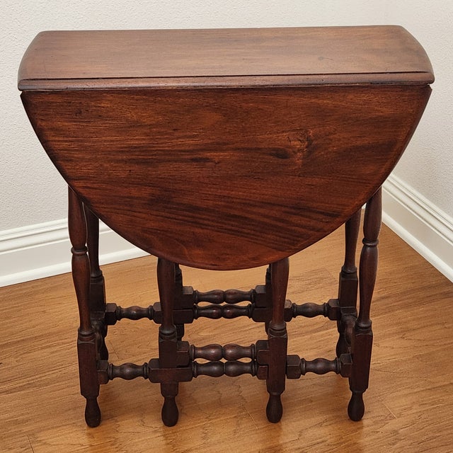 Solid Mahogany Antique Gateleg / Spiderleg Drop Leaf Table For Sale In Los Angeles - Image 6 of 16