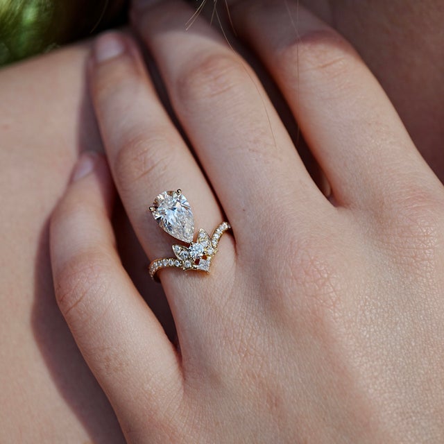 Contemporary Kai Heirloom Revival Royal Ribbon Pear Diamond Ring – 2.46ct in 14k Gold (All Sizes Available) For Sale - Image 3 of 9