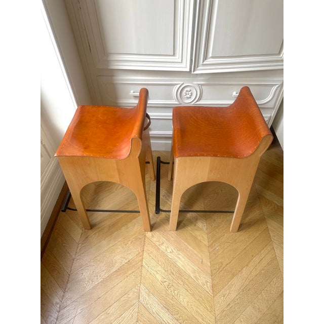 Jack Counter Stools in Sycamore Wood and Tan Leather from Lostine, USA, 2018, Set of 2 For Sale - Image 6 of 13