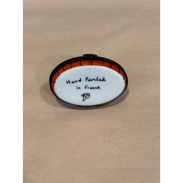 This is a small porcelain trinket box. it depicts a mouse. It was hand painted and curated in France. It is very cute!