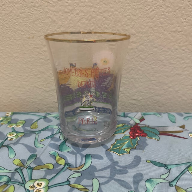 This beautiful glass tumbler features vibrant, festive decaled illustrations depicting iconic landmarks of Paris,...