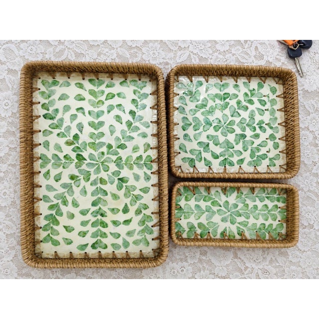 Set of Three Leaf-Patterned Rattan and Mother-of-Pearl Inlaid Rectangular Trays For Sale - Image 4 of 4