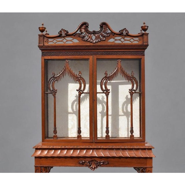 Late Chinese Victorian Chippendale Style Mahogany Display Cabinet, 1890 For Sale - Image 4 of 8