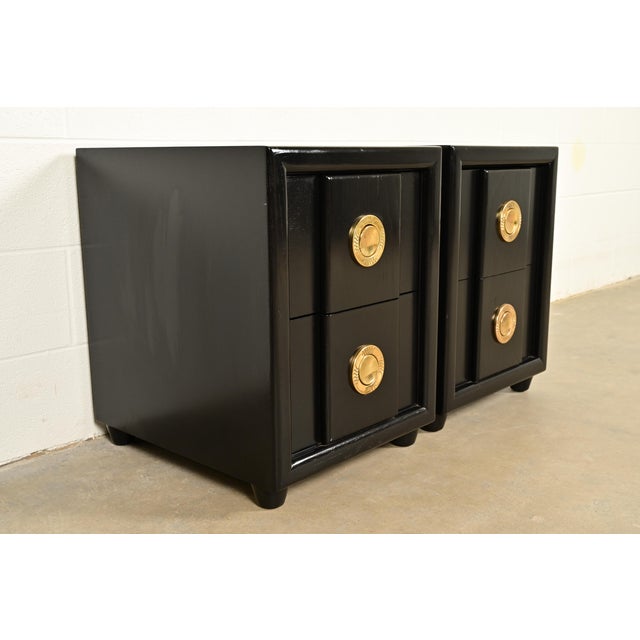 1950s Karpen of California Mid-Century Modern Hollywood Regency Black Lacquered Nightstands | Circa 1950s For Sale - Image 5 of 15
