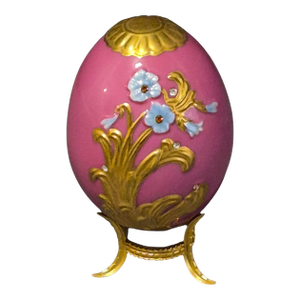 Late 20th Century Franklin Mint House of Faberge Imperial Porcelain Floral Pink Gilded Jeweled Egg