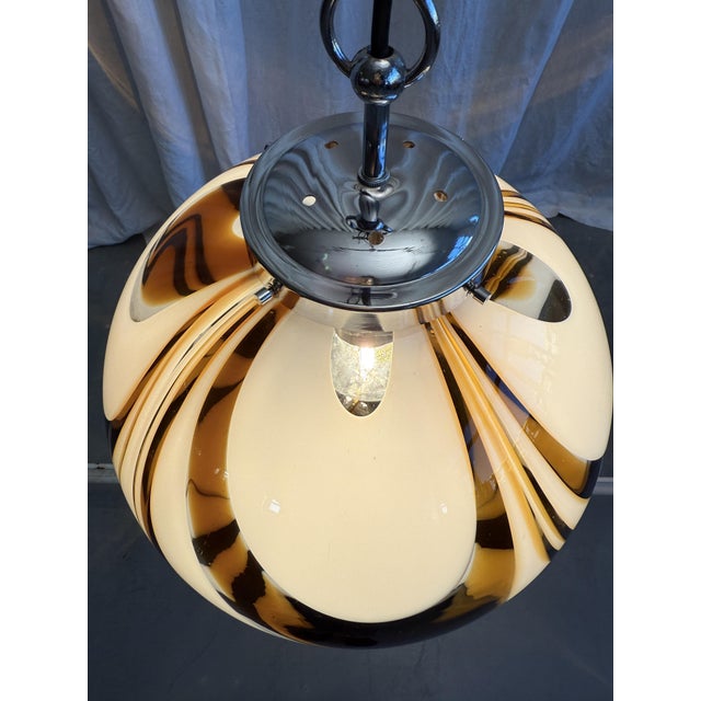 Mid-Century Italian Amber and White Swirl Murano Glass Pendant with Chrome Suspension attributed to Mazzega, 1970s For Sale - Image 13 of 18