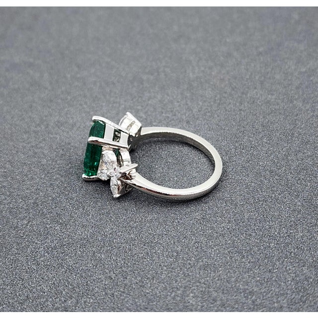 3.38 Ct Gia Certified Zambian Emerald & Diamond Ring Size 6.5 For Sale In Chicago - Image 6 of 9
