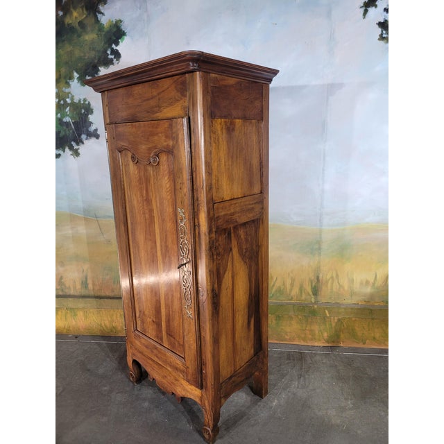 Small Louis XV Style Walnut Bonnetière For Sale - Image 6 of 12