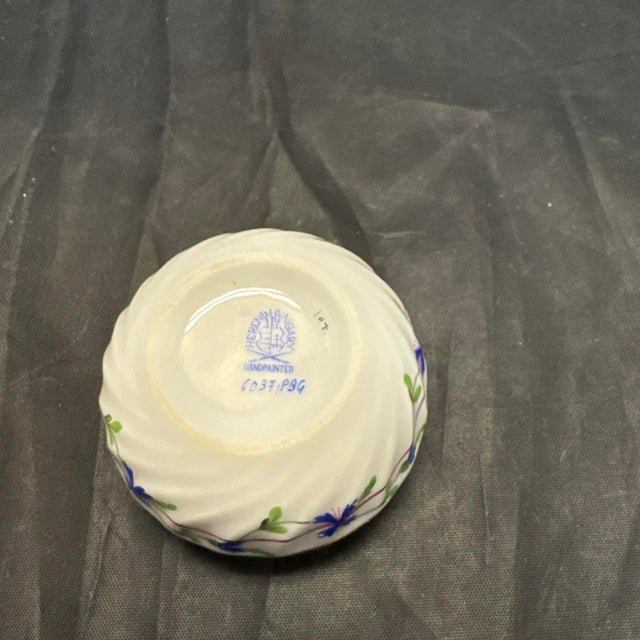 Herend Herend Blue Garland PBG Ring Box Trinket Jewelry Case 6037 Hand Painted Hungary For Sale - Image 4 of 10