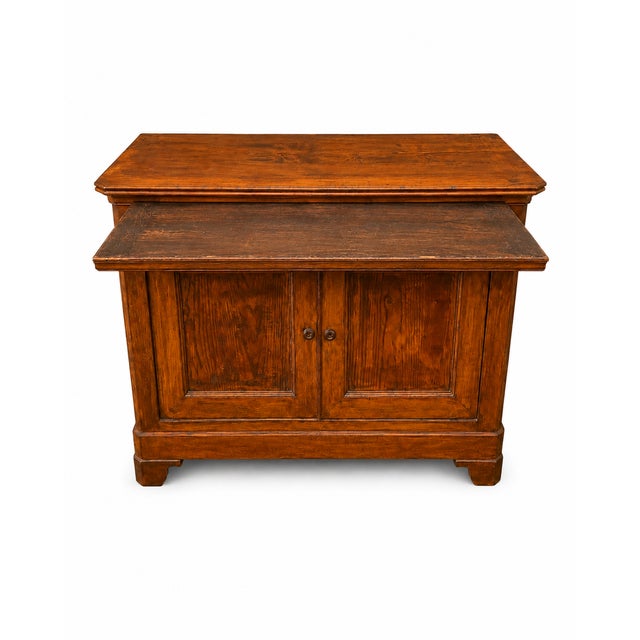 French sideboard dating from the early 1920s, with its original top shelf. An authentic piece. Solid wood, two central...