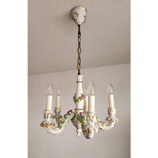 Vintage Hand-Shaped Gilded Five-Light Porcelain Chandelier from Capodimonte, 1940s For Sale - Image 9 of 18