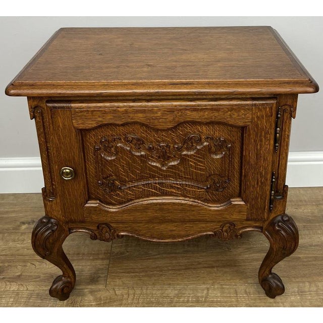 Vintage French Louis Style Oak Bedside Tables, Set of 2 For Sale - Image 4 of 11