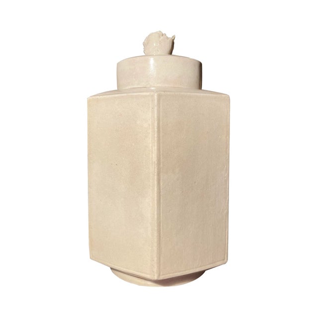 A Japanese Satsuma tea leaf holder from the Meiji period. Hexagonal-form with an overall pale white glaze. Rose-form...