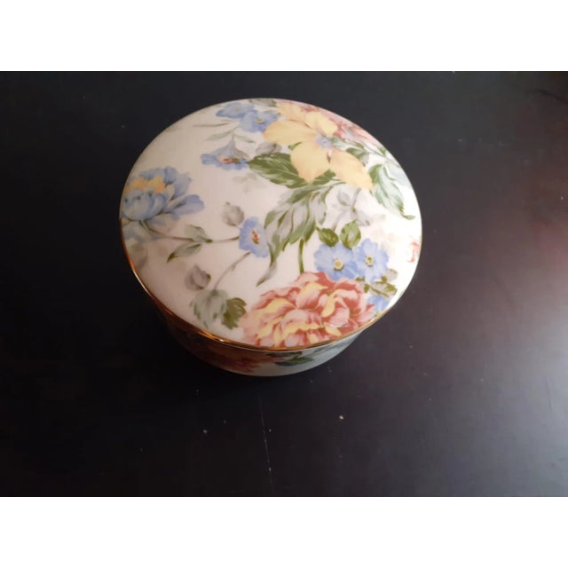 Contemporary 1970s Mikasa English Tapestry Pattern Round Trinket Box For Sale - Image 3 of 6