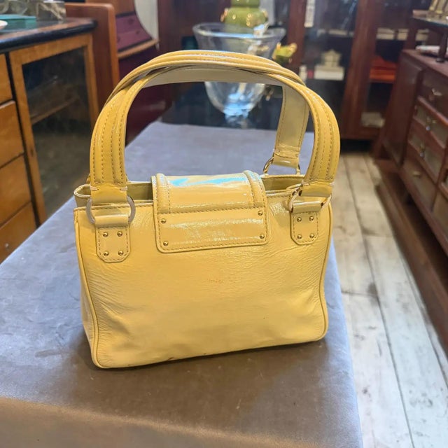 A Vintage Louis Vuitton Beige and White Leather Cruise Hand-Bag For Sale - Image 13 of 18
