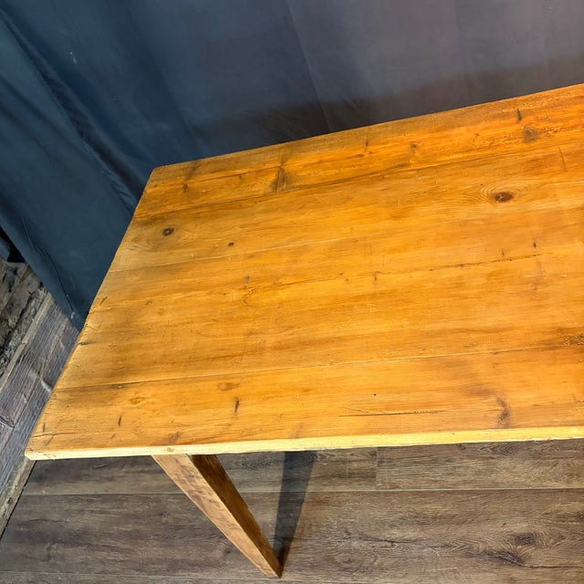 French Provincial Farmhouse Dining Table With Plank Top and Tapered Legs For Sale In Portland, ME - Image 6 of 9