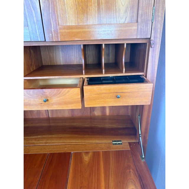 Cinnamon Vintage 1980 Thos Moser Shaker Cherry Cupboard Desk For Sale - Image 8 of 15