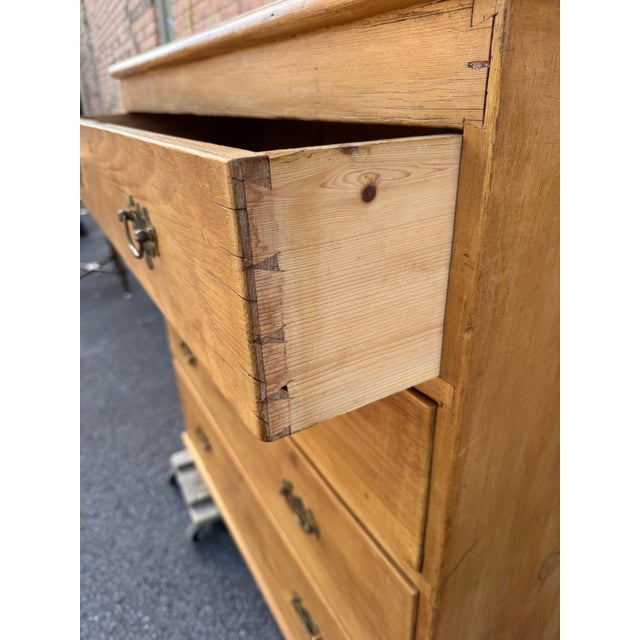 Late 19th Century 19th Century English Pine Chest of Drawers For Sale - Image 5 of 10