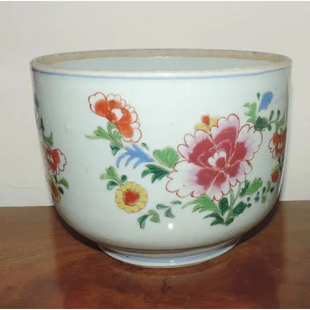 18th Century Chinese Famille Rose Porcelain Urn Bowl or Cachepot Planter Vase For Sale In New York - Image 6 of 11