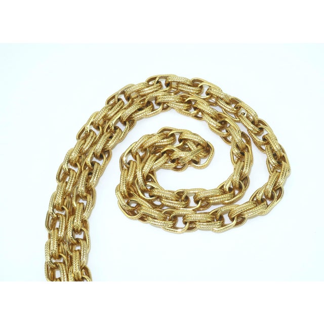 Jomaz Gold Plated Sunburst Pendant Chain Link Necklace c.1970 For Sale In Atlanta - Image 6 of 12