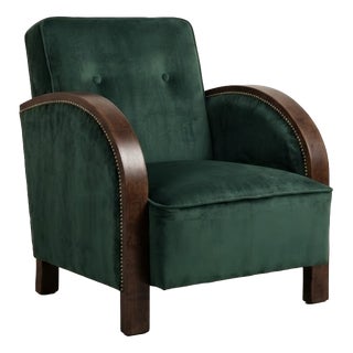 Hungarian Art Deco Lounge Chair in Green Velvet with Wooden Armrests, 1930s For Sale