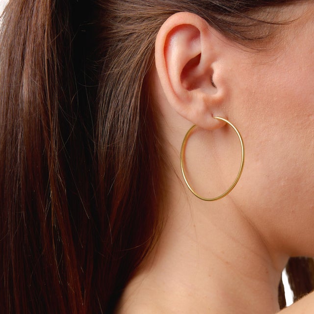 Mid 20th Century Pair of Modern 18k Yellow Gold Hoop Earrings For Sale - Image 4 of 7