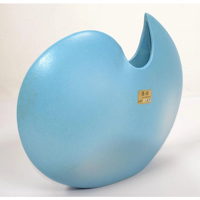 Mid-Century Modern Op Art Japan Ceramic Baby Blue and White Round Flat Vase For Sale - Image 4 of 12
