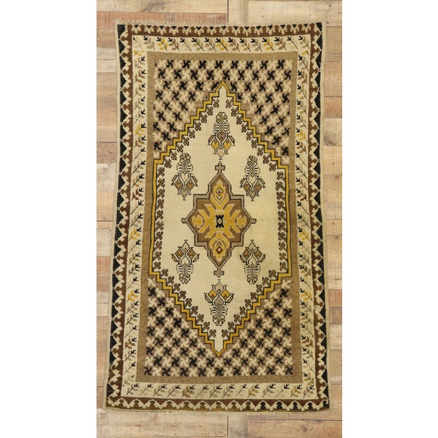Beige Vintage Turkish Oushak Rug - 03'03 X 06'00 For Sale - Image 8 of 9
