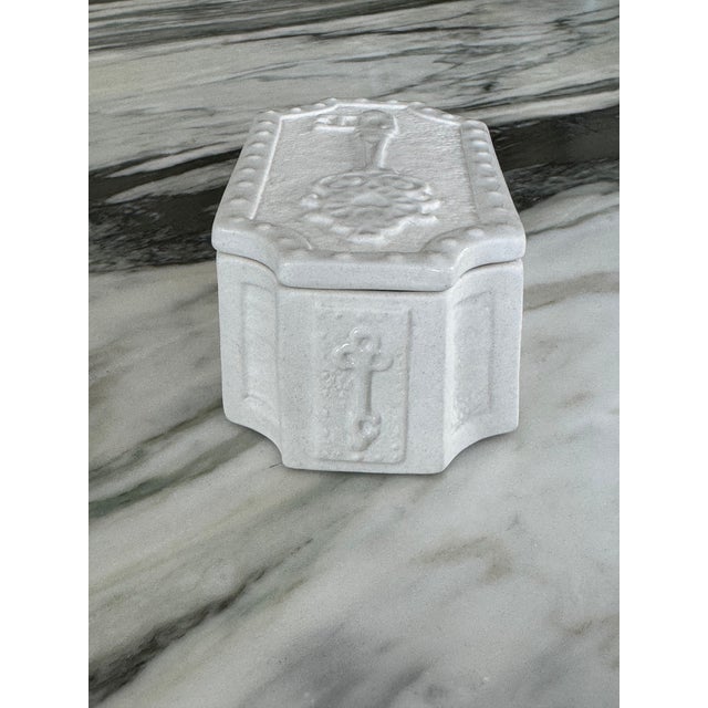 Made in Peru Vintage Jonathan Adler Heart Key Trinket Box For Sale - Image 9 of 10