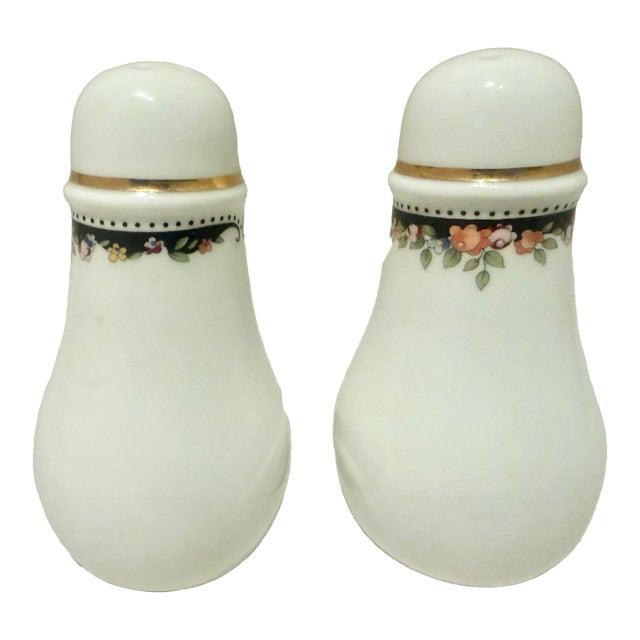 1950s Wedgwood Osborne Salt & Pepper Shakers Mint - a Pair For Sale