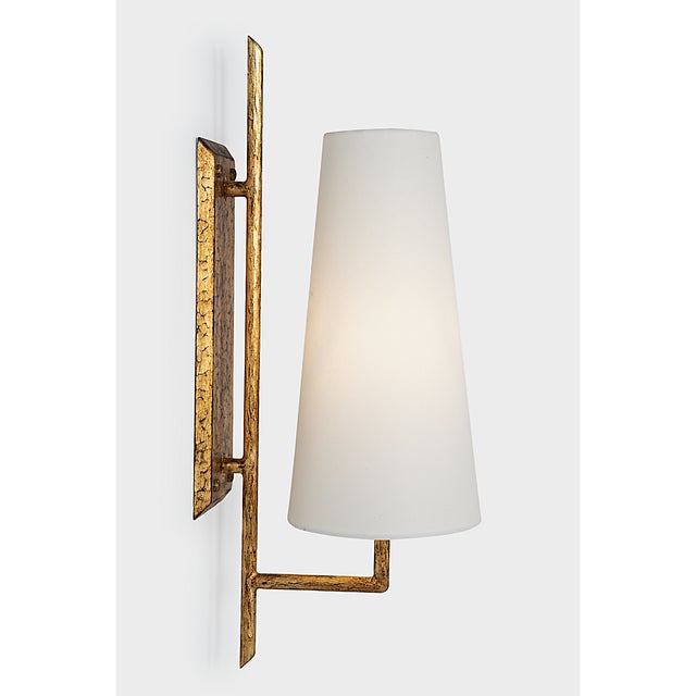 2020s Chapman & Myers for Visual Comfort Signature Ashton Large Single Sculpted Sconce in Gilded Iron with Linen Shade For Sale - Image 5 of 9