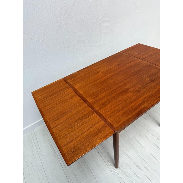 Mid-Century Danish Teak Extendable Dining Table by Poul Hundvad for Hundevad & Co., 1960s For Sale - Image 6 of 9