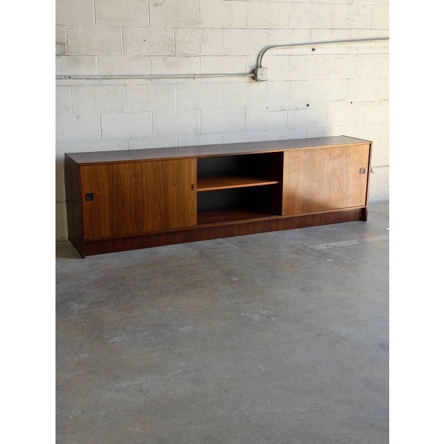Mid-Century Modern Danish Rosewood Modern Credenza Long Low Sideboard Storage Unit Furniture Denmark 1960s For Sale - Image 3 of 10