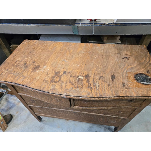 Early 20th-Century Quarter-Sawn Oak Curved 5-Drawer Chest | Fully Restored For Sale - Image 14 of 15