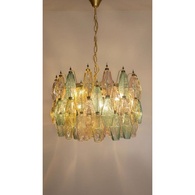 Mid-Century Modern Vintage Italian Multicolour Poliedri Murano Glass Chandelier | 71 Elements, Gold Frame For Sale - Image 3 of 5