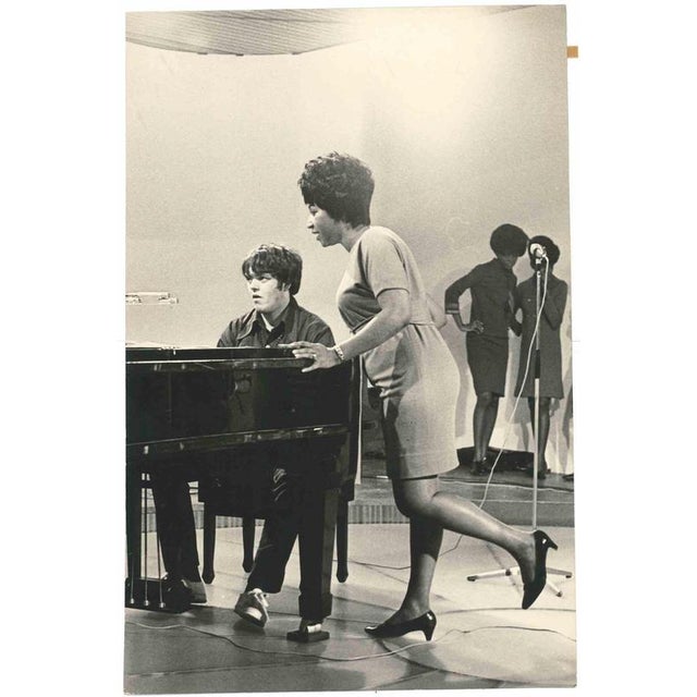 Unknown, Portrait of Aretha Franklin, 1960s, Gelatin Silver Print For Sale - Image 3 of 3