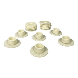 Italian Modern White Plastic Cups and Saucers from Angelo Mangiarotti, 1970s, Set of 23 For Sale