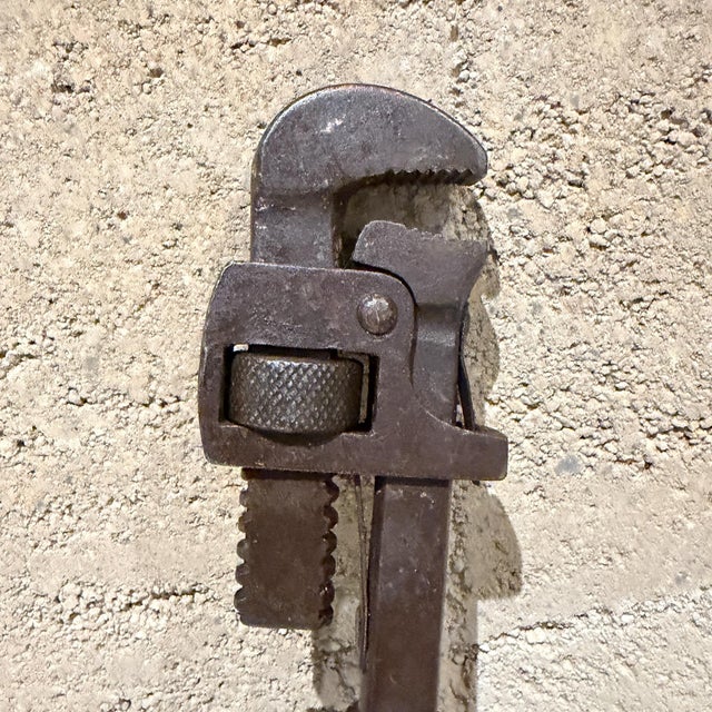 Vintage Stillson-Pattern Adjustable Pipe Wrench Classic Wooden Handle For Sale - Image 4 of 17