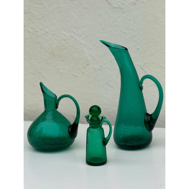 Teal 1950s Vintage Teal / Emerald Crackle Glass Mid-Century Tall Pitcher For Sale - Image 8 of 8