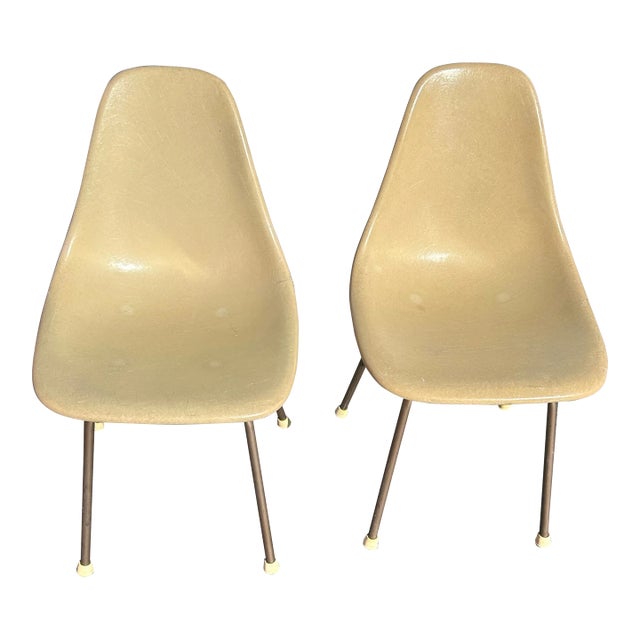 1950s Vintage Mid-Century Modern Plastic Mold Chairs- Set of 2 For Sale