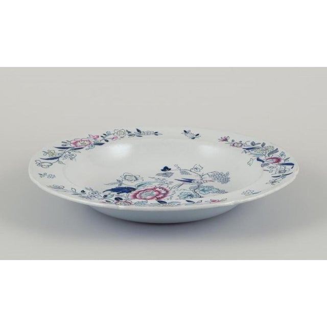 Copeland/Spode, England. Six lunch plates in faience. Decorated with flower and bird motifs. Approximately from the 1930s....