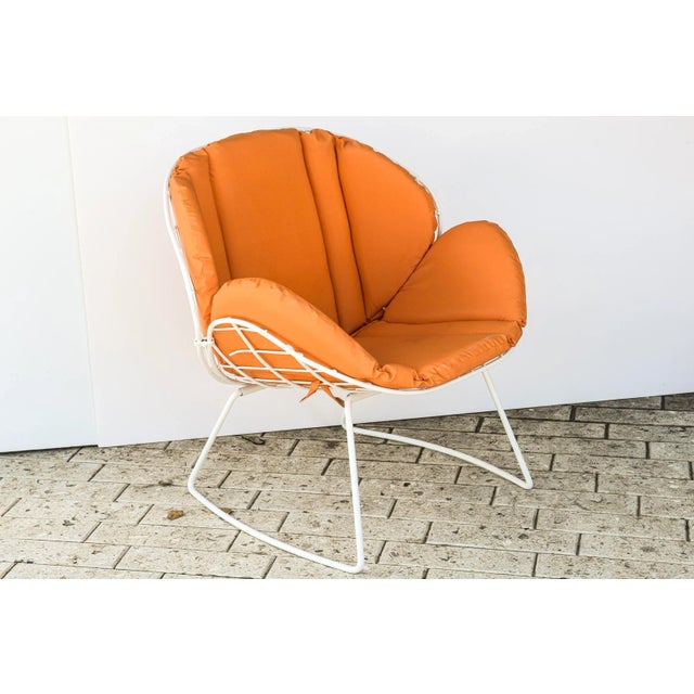 Vintage 1960's White Painted Iron Garden and Patio Furniture Style of Salterini Set of 4 For Sale - Image 9 of 13