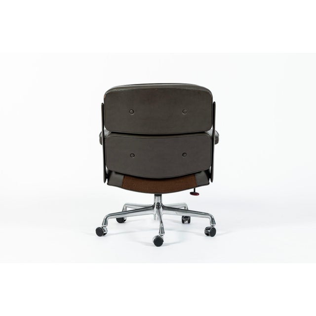 1980s Eames Time Life Executive Lobby Chair for Herman Miller, Gray Leather Office Desk Chair, 1988 For Sale - Image 5 of 18
