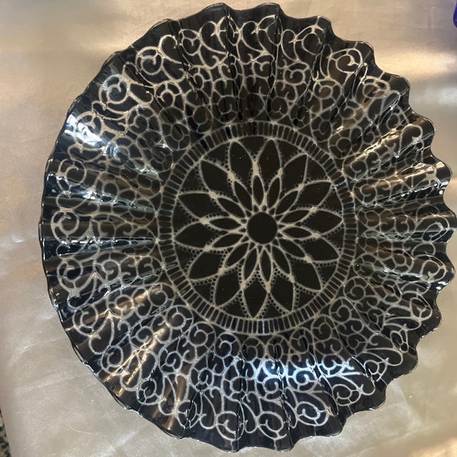 Memorial Day Sale only $30 This thick, solid handmade glass plate has a daisy pattern design inset into the glass display...