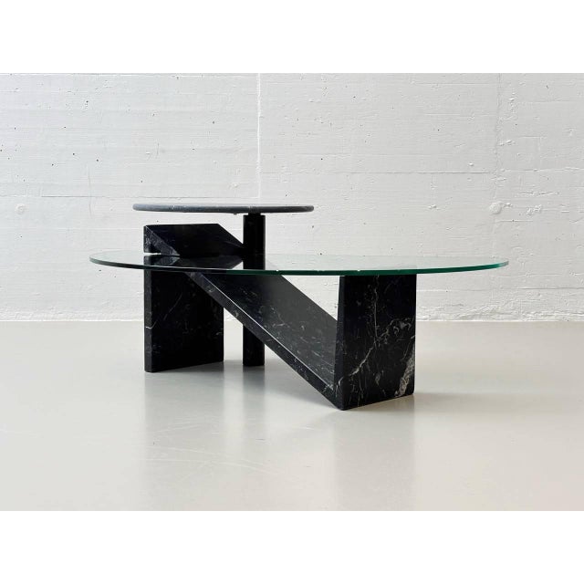 This exceptional coffee table captivates with its sculptural, architectural design. It combines exquisite materials with a...