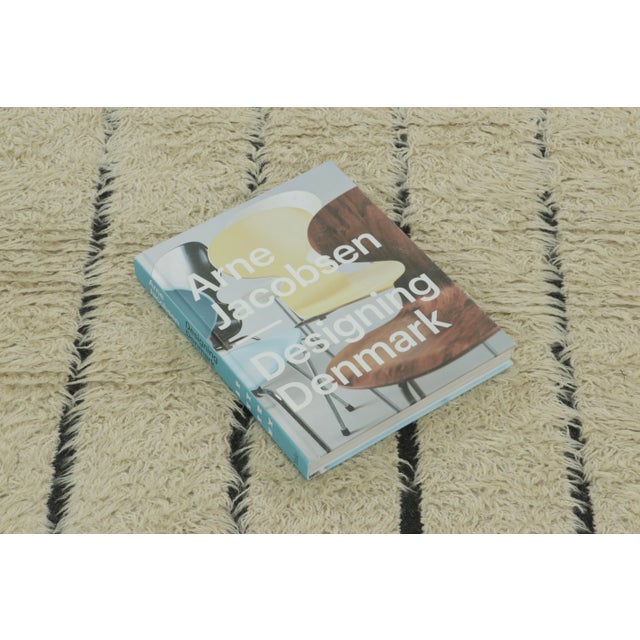 Ivory Vintage Scandinavian Style Berber-Inspired Wool Rug, 1940 by Rug & Kilim For Sale - Image 8 of 9