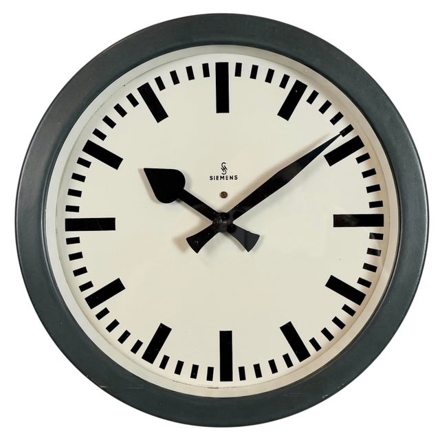 Vintage Industrial Factory Wall Clock from Siemens, 1950s For Sale - Image 16 of 16
