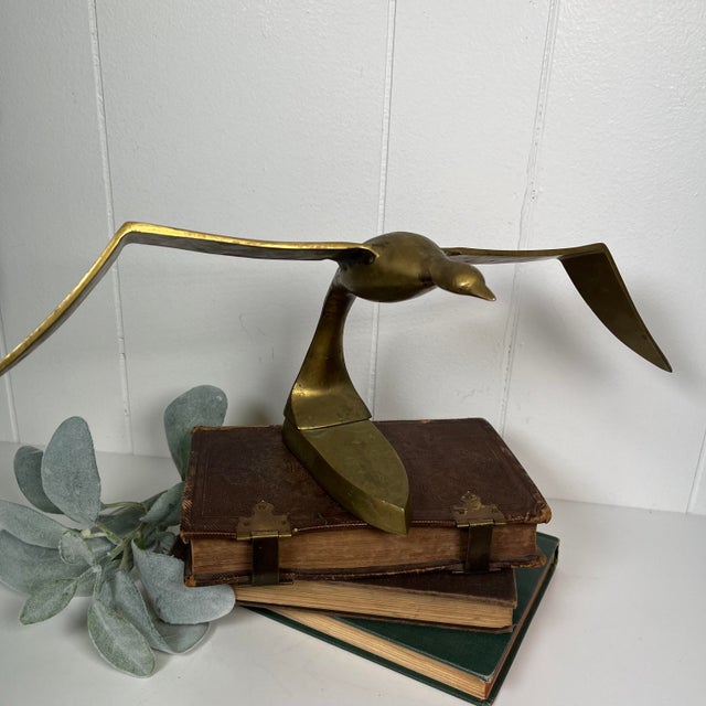 Beautiful Vintage Mid-Century Modern Brass Seagull Sculpture: - Solid Brass - Natural Patina Approximate Measurements:...