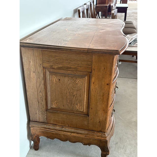 French Provincial Serpentine Commode in Carved Oak With Inlay, 18th Century For Sale - Image 4 of 9