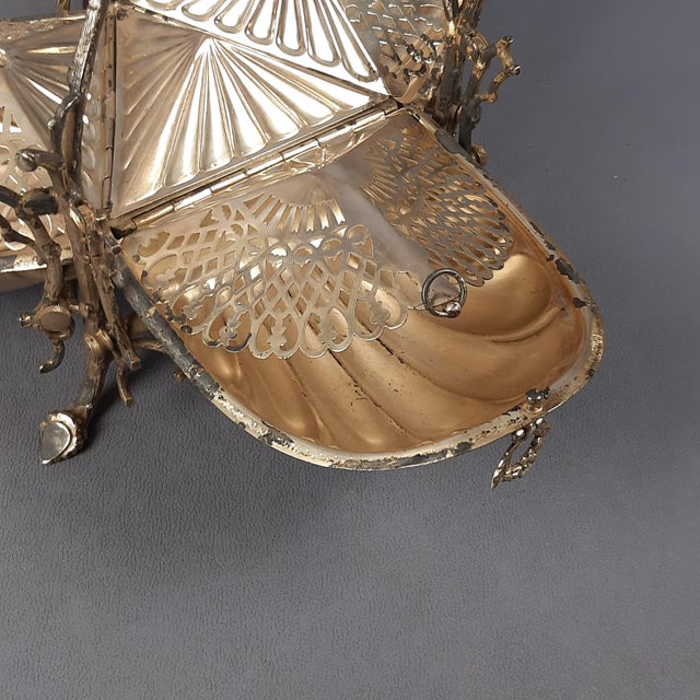 Antique Late 19th Century Victorian Sheffield Folding Shell Biscuit Jar from Elkington For Sale - Image 10 of 17